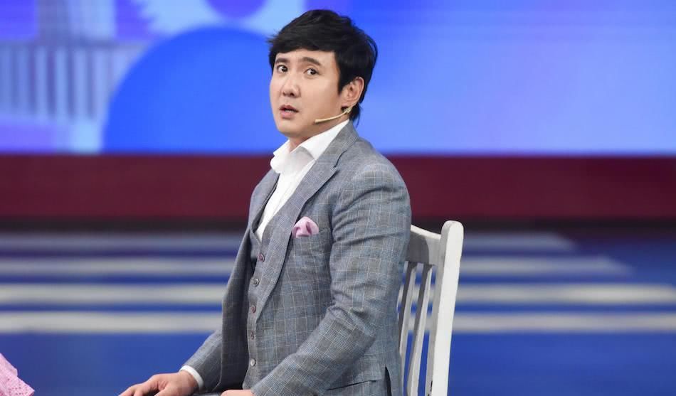 沈腾除了有搞笑天赋之外还有超强的临场发挥能力,从他参加的综艺节目