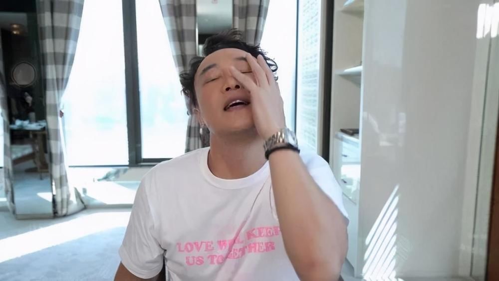 继李克勤之后陈奕迅再曝零收入，是老牌歌手江郎才尽？