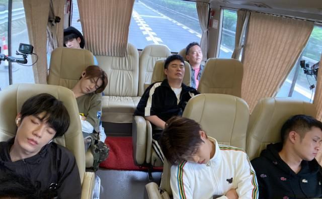 鹿晗睡着后也是超帅气！