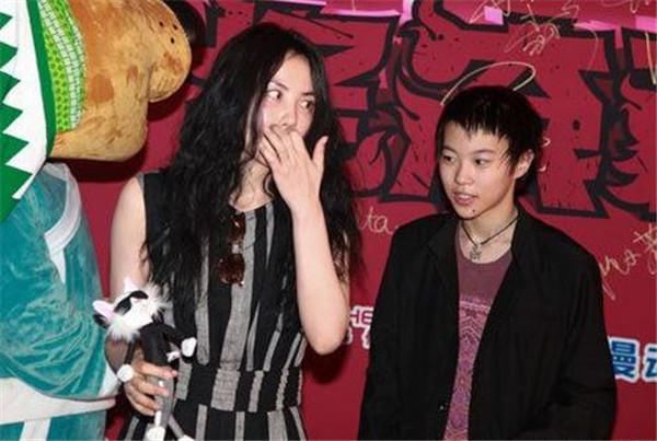 继光头发型之后,窦靖童又以另类发型亮相,还是天后家的闺女吗?