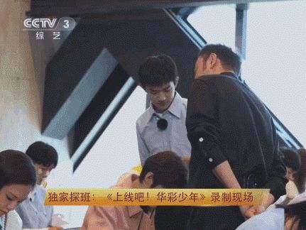 易烊千玺果真是长大了，新接的代言都是充满温暖和稳重的气质