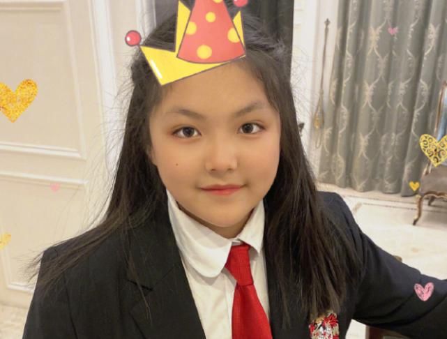 王诗龄迎来11岁生日，李湘晒女儿公益视频，却被网友说美颜过度