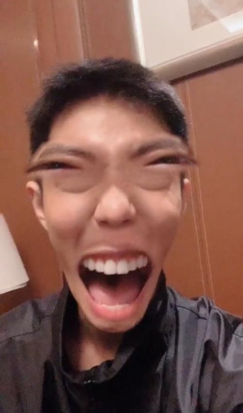 肖战再发沙雕视频，仗着颜值任性胡来，粉丝：还以为是高仿