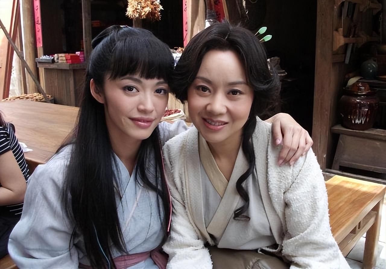 闫妮和邹伟离婚18年,他再婚生子幸福美满,她情路坎坷至今未婚 - 360娱乐,你开心就好
