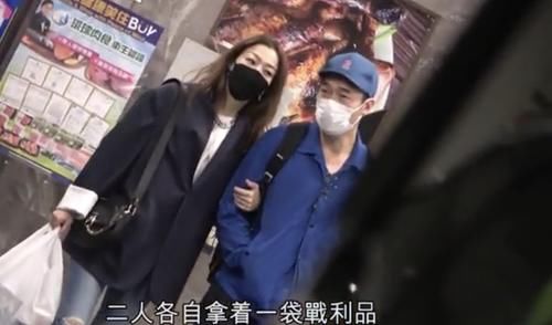 郑秀文许志安经历伤痛后更恩爱，甜蜜挽手逛超市，助男方走出爱犬离世阴霾