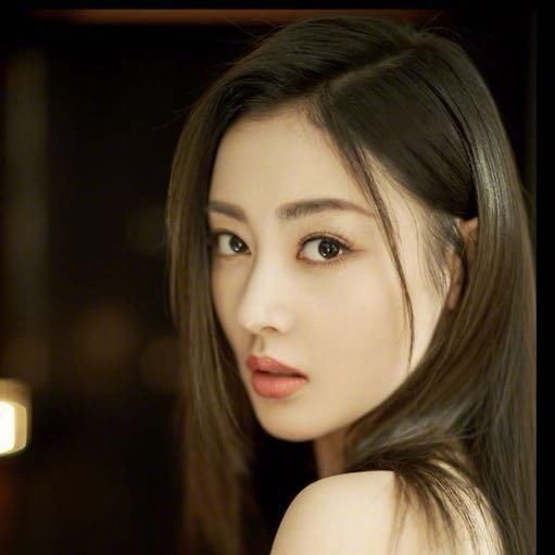 张天爱曾是巩俐光替？张艺谋节目爆猛料！过往被曝女生尴尬捂脸