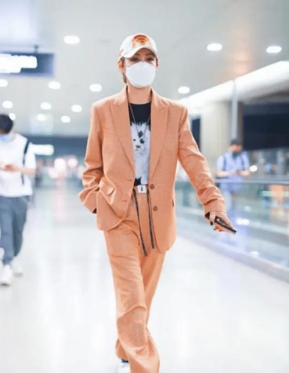 宁静活动生图流出，离开十级美颜滤镜，面容憔悴显老气