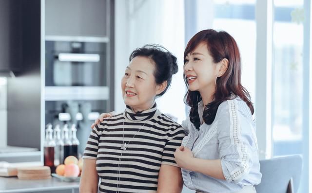 《婆婆和妈妈2》陈松伶让人心疼,黄圣依的行为令人感动