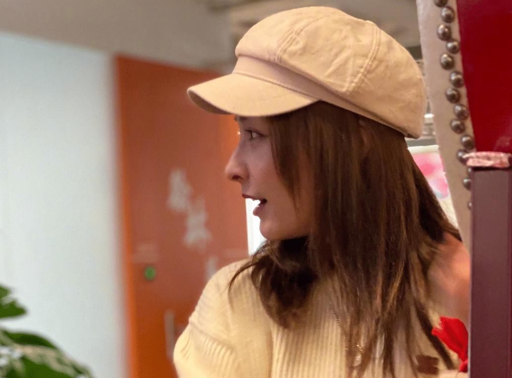 吴昕出门偶遇路人抓拍，失去美颜滤镜后，这状态真的有37岁？