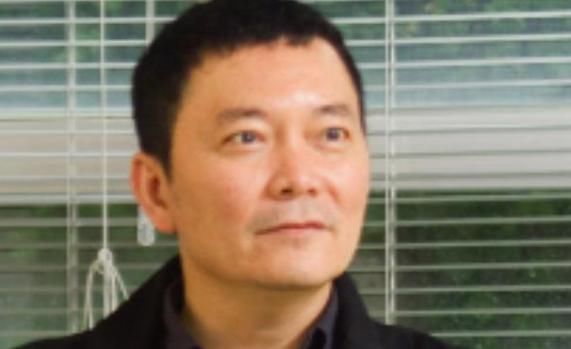 他当初与刘涛同居4年，如今年过六旬依旧未娶，刘涛坦言对不起他