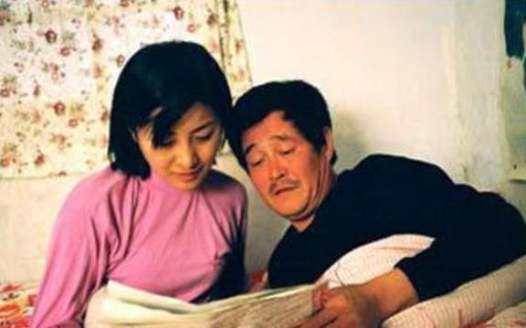 赵本山发妻19岁生子，31岁却被抛弃，离婚后靠洗碗成富婆