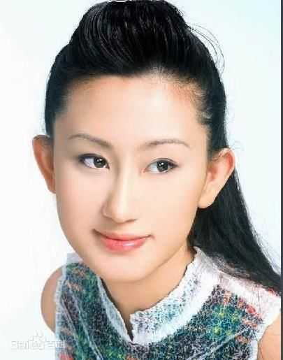还记得《东北一家人》里的小玲吗？现在属她嫁的好