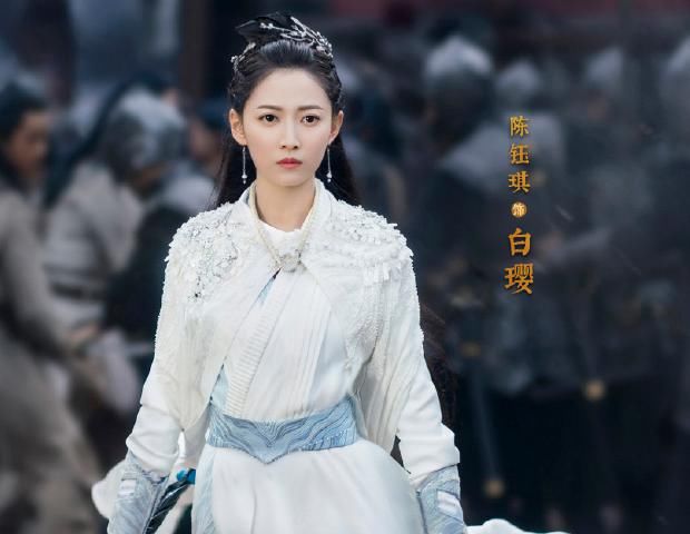 李易峰新剧杀青，一人分饰三角毫无压力，仅50集粉丝嫌少！