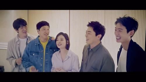 《机智医生生活》五位主演同框献声最后一首OST，每听一次就感动一次