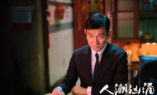 《人潮汹涌》定档，粉丝不满海报没有万茜，万茜亲自下场解释