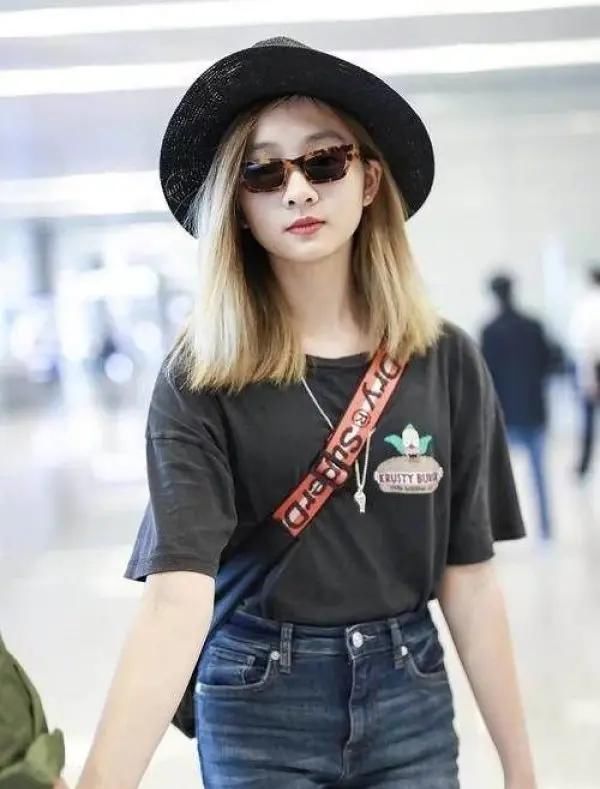 13岁黄多多被吐槽太成熟？看到小沈阳12岁的女儿，小巫见大巫！