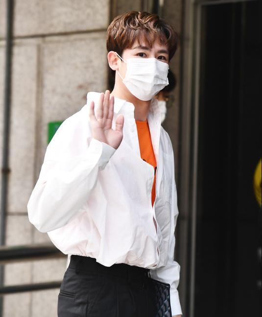 维尼夫妇尼坤也下神坛!近照发福变中年大叔,32岁就初老