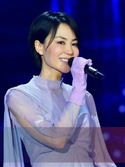 51岁王菲生图照被疯传，近距离拍摄的那种，漂不漂亮一眼看出