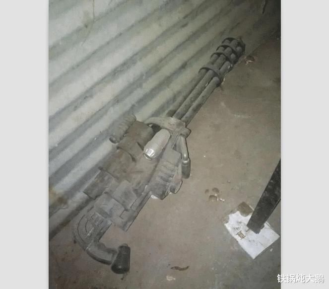 在爷爷仓库发现的，这至少也是个营长吧？网友：最低师长！哈哈