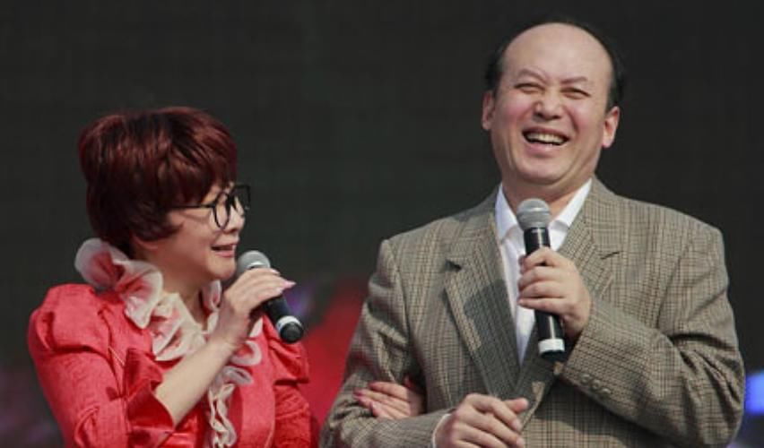 连登27年春晚的蔡明，从万人捧到万人踩背后，经历了什么