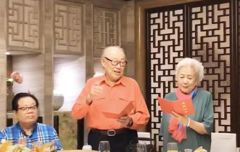 老戏骨谢芳丈夫张目因新冠突然病逝，享年92岁，最后露面精神足 - 360娱乐，你开心就好
