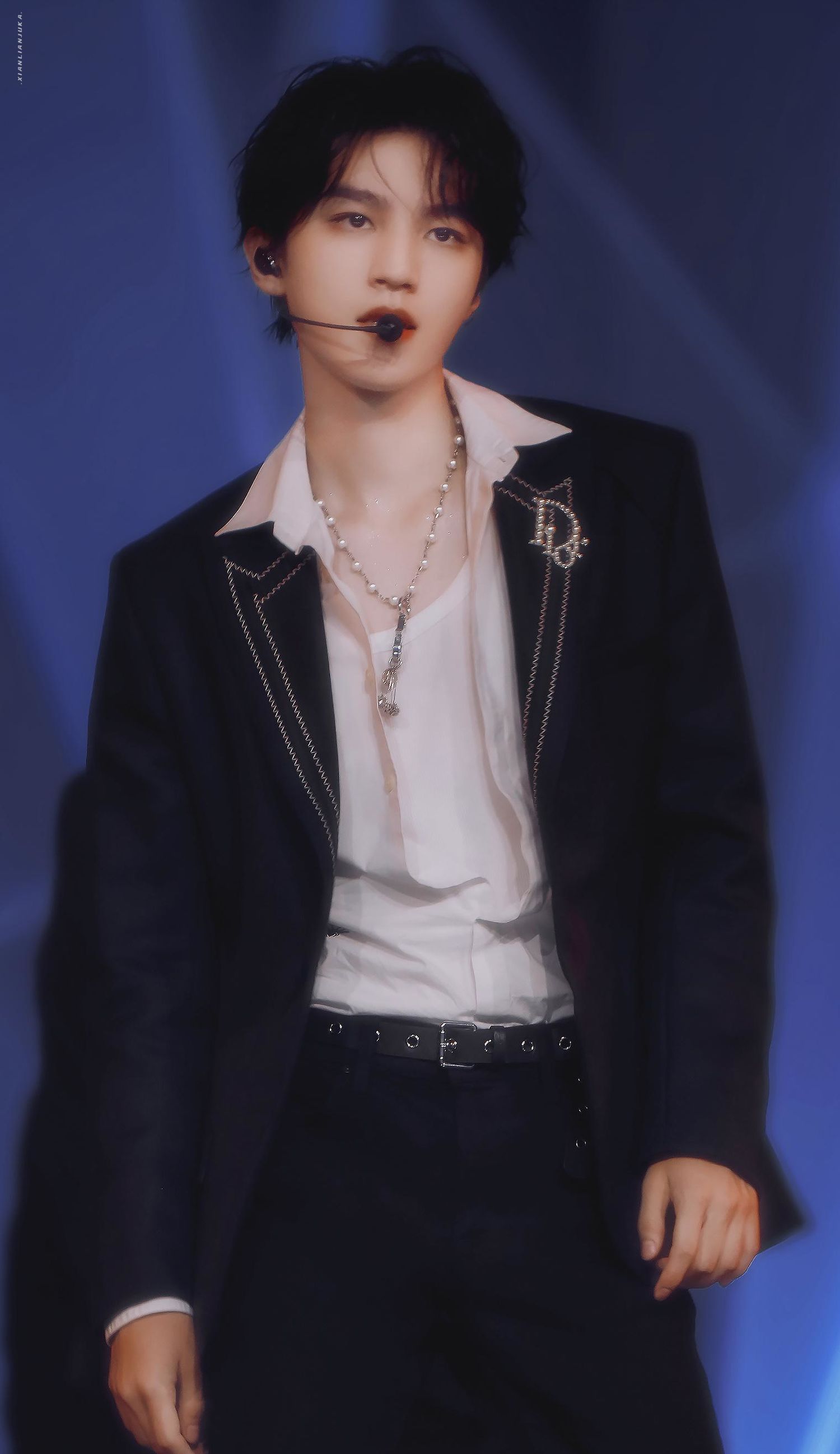 「tfboys」「新闻」240201 王俊凯闪耀舞台 粉丝热评:七周年的美神