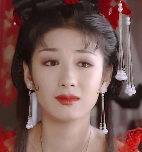 年轻时的女星颜值有多高？周迅灵气，孙俪清秀，黄奕才是童年女神！