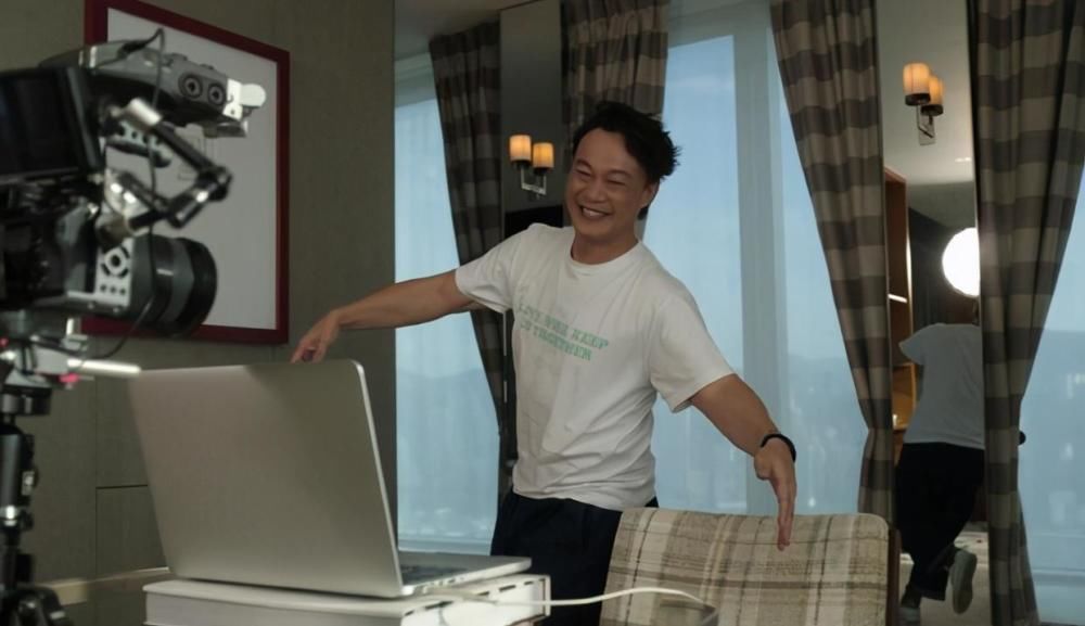 陈奕迅自曝很久没收入,有点积蓄却有个败家老婆,女儿都不习惯了