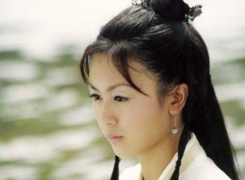 张国荣妹妹出道29年，长相纯美却不红，如今竟被老公赶出家门