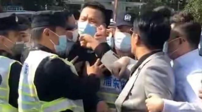 结婚聘请半个娱乐圈助阵,个人捐款1.5亿,辛巴到底什么来头
