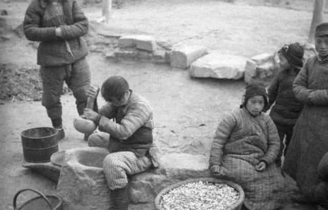 古代闹饥荒时,为什么百姓们吃草根啃树皮,却不到河里抓鱼吃? - 360娱乐,你开心就好
