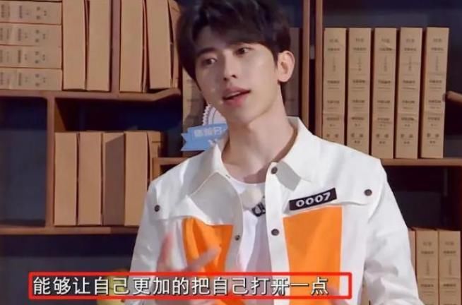 郑恺曾多次被问为什么会火？他的1句话，道出了众多明星现状