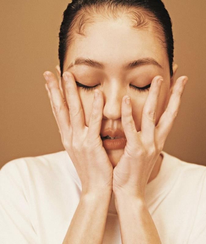 小S携大女儿登封，母女神态高冷似姐妹，被调侃摇钱树养成记