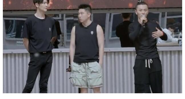 陈小春透露他不想当大湾区队长 他希望因为苛刻的要求而被拒绝 奇拉姆回答 并嘲笑观众