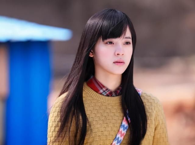 闫妮女儿狠话成笑话,扬言撕标签,反被导演大失所望