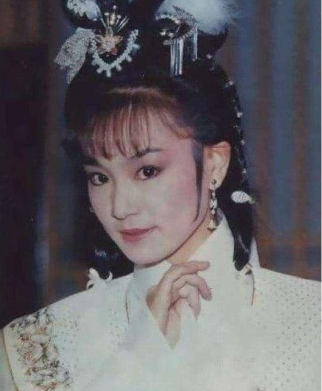 她是最可怜琼女郎，未婚先孕遭抛弃，老公又意外坠楼，今单身无子
