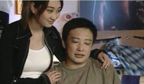 还记得《东北一家人》里的小玲吗？现在属她嫁的好