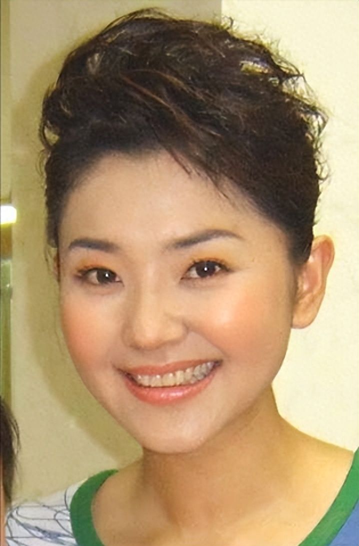 从“央视一姐”到“查无此人”!49岁的方琼,如今过的怎样? - 360娱乐,你开心就好