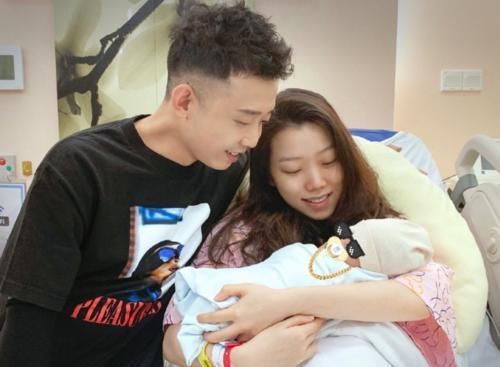王斯然情绪崩溃，拒绝给孩子喂奶，婆婆不高兴，GAI夹在中间难做人