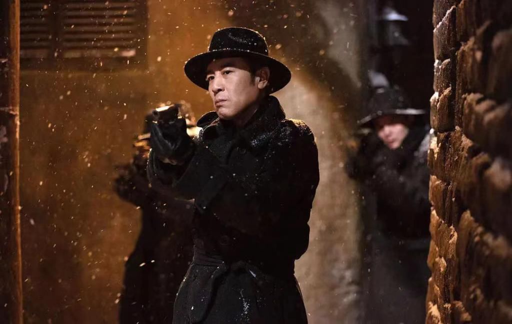 悬崖之上和不再攥紧拳头的张艺谋