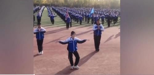 中学课间操跳敦煌壁画舞！网友：太美，想回去上学