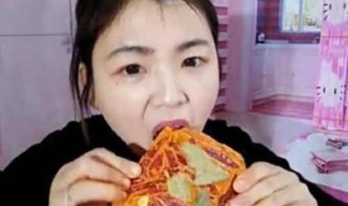 网红吃播有多假？龙虾是塑料，火锅底料是面包，甚至连人都是假的