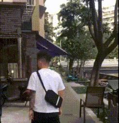 中戏艺考羽绒服小哥哥，颜值帅出了新高度，后面姑娘请冷静点