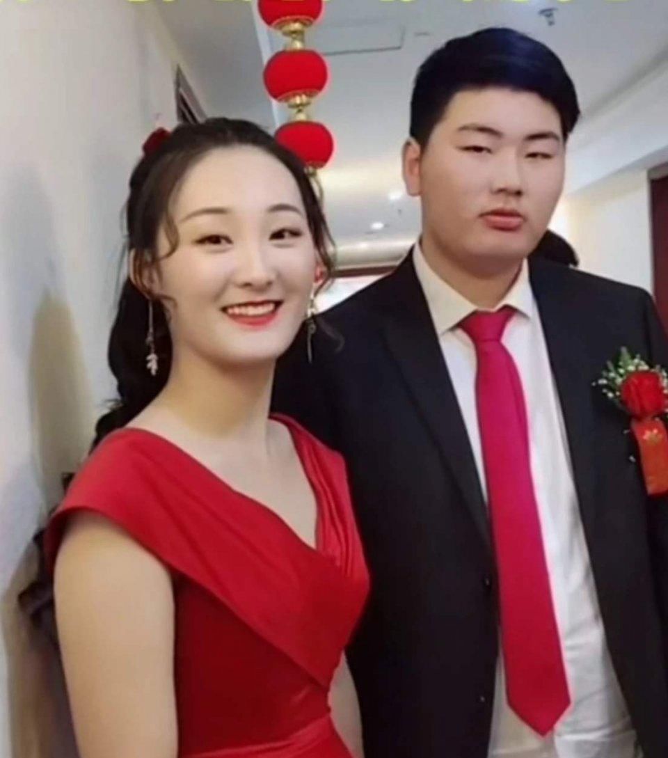 大衣哥儿媳直播频繁要礼物，透露与老公还未领证，朱单伟：太丢人