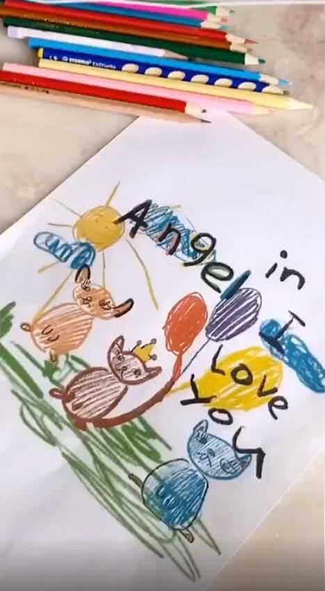母亲节甜馨画一幅画送李小璐，细节满满，网友：果然甜馨还是想爸爸