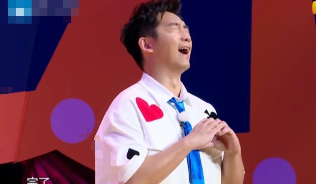 有一种比心叫郭麒麟比心别人都是俩手指他只需要一根手指