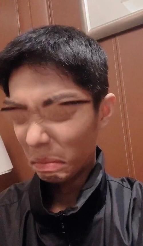 肖战再发沙雕视频，仗着颜值任性胡来，粉丝：还以为是高仿
