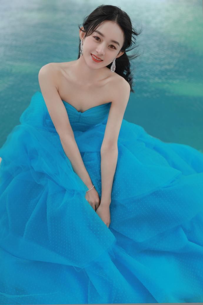 赵丽颖金鹰节晚会造型提前看，蓝色纱裙气质十足，被赞仙女本人！