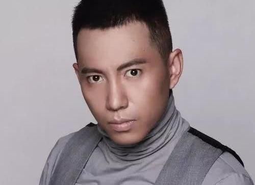 他演活了特种兵，因意外淡出荧屏，娶华筝后成人生赢家