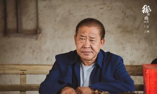 64岁杜旭东不会调二维码，被拦下一脸尴尬局促，周炜笑是老年人